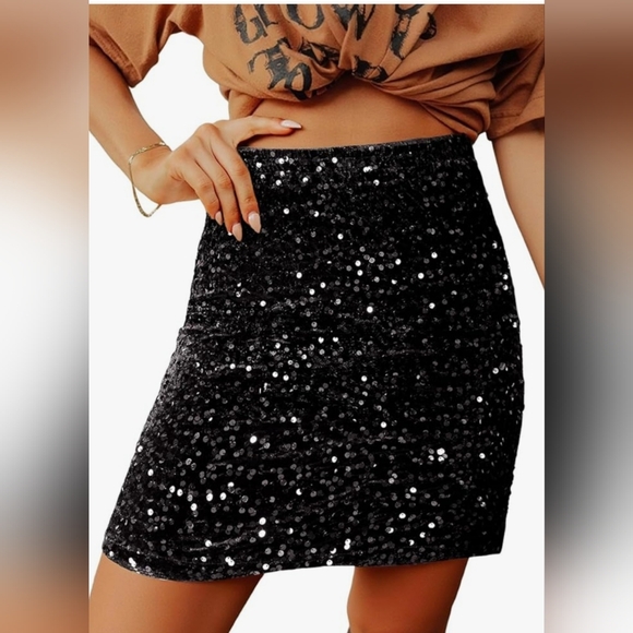 Black Sequin Mini Skirt - Picture 2 of 5